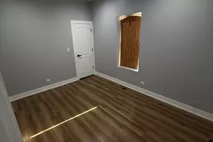 7843 S Marquette Ave, Chicago, IL 60649 - Photo 11