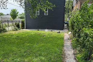 7843 S Marquette Ave, Chicago, IL 60649 - Photo 3