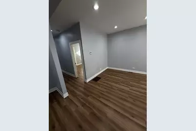 7843 S Marquette Avenue, Chicago, IL 60649 - Photo 15