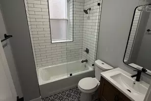 7843 S Marquette Ave, Chicago, IL 60649 - Photo 9