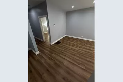 7843 S Marquette Avenue, Chicago, IL 60649 - Photo 13