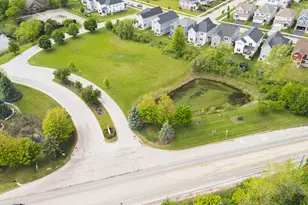 11 Executive Dr, Hawthorn Woods, IL 60047 - Photo 5