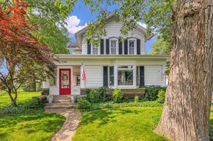 320 E Locust St, Watseka, IL 60970 - Photo 1