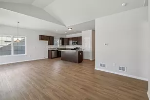 347 N Aspen Dr, Cortland, IL 60112 - Photo 17