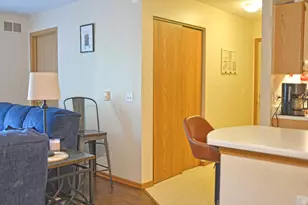 1584 W Crystal Rock Ct, Round Lake Beach, IL 60073 - Photo 5