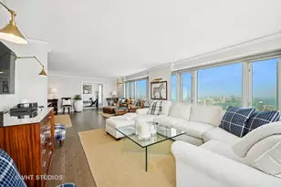 132 E Delaware Pl, Chicago, IL 60611 - Photo 9