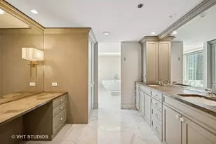 132 E Delaware Pl, Chicago, IL 60611 - Photo 33