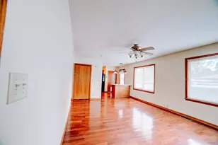 538 E Mulberry St, Watseka, IL 60970 - Photo 7