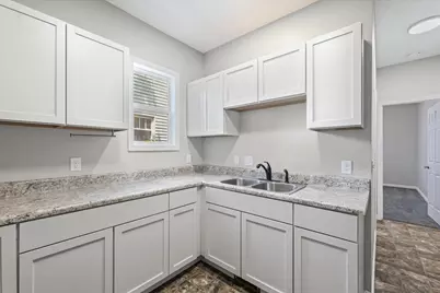 1391 W Decatur Street, Decatur, IL 62522 - Photo 11