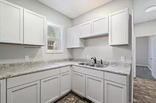 1391 W Decatur St, Decatur, IL 62522 - Photo 11