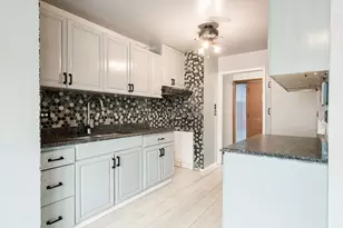 1047 Riverview Dr, South Holland, IL 60473 - Photo 3