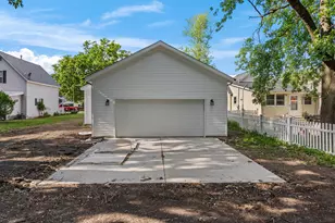 409 E Buckner St, Tuscola, IL 61953 - Photo 5