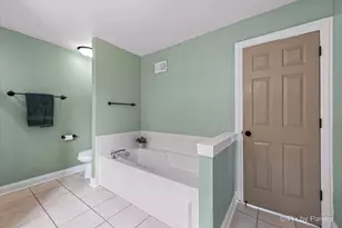 200 Ambria Dr, Mundelein, IL 60060 - Photo 25