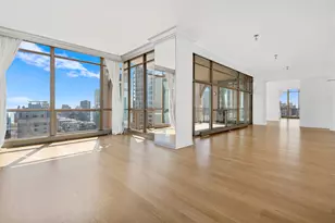 21 E Huron St, Chicago, IL 60611 - Photo 9