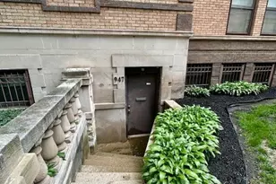 947 E Hyde Park Blvd, Chicago, IL 60615 - Photo 3