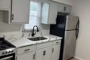 10401 S Ewing Ave, Chicago, IL 60617 - Photo 5