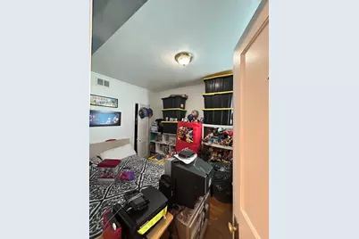 3247 W Berteau Avenue, Chicago, IL 60618 - Photo 9