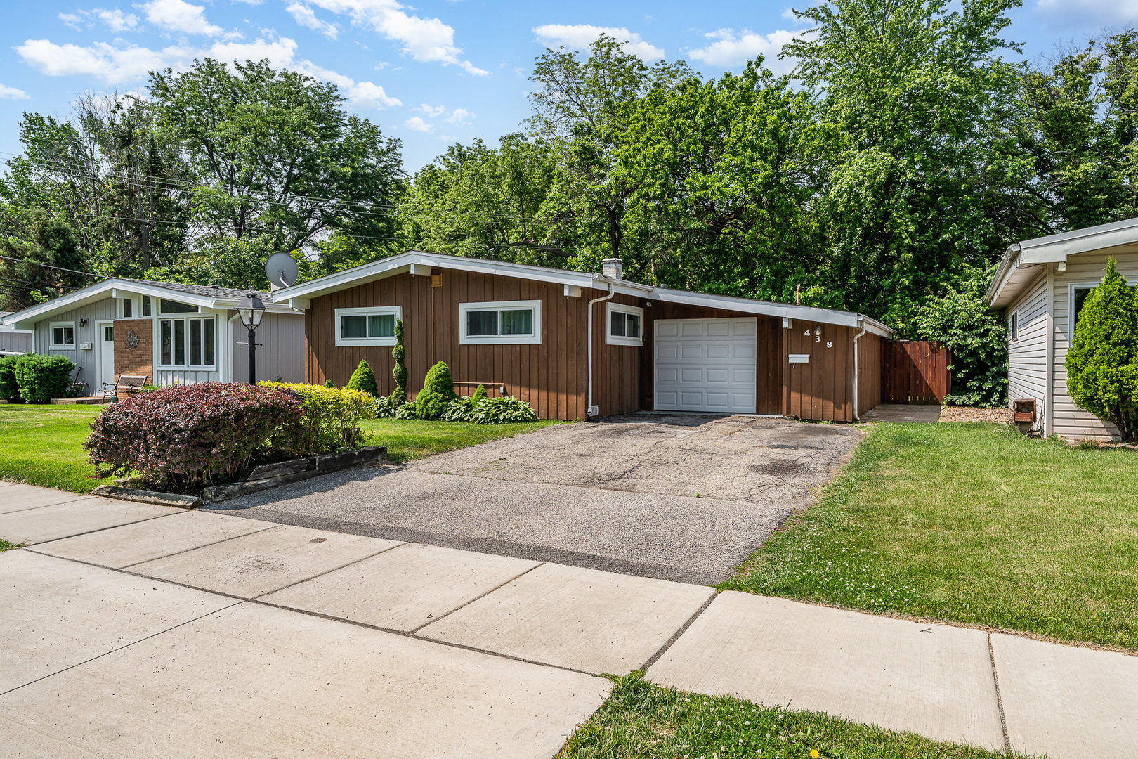 438 S Wolf Rd, Wheeling, IL 60090 - MLS 12398269 - Coldwell Banker