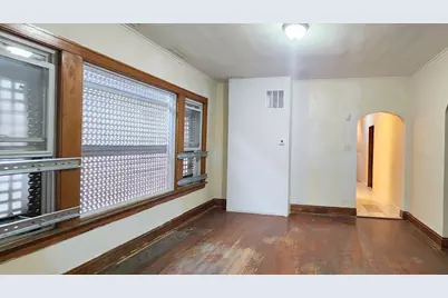10742 S Prairie Avenue, Chicago, IL 60628 - Photo 3