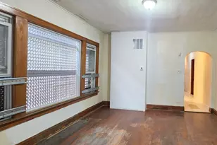 10742 S Prairie Ave, Chicago, IL 60628 - Photo 3