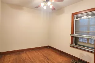 10742 S Prairie Ave, Chicago, IL 60628 - Photo 5