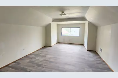 10742 S Prairie Avenue, Chicago, IL 60628 - Photo 9