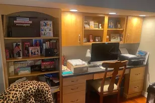 212 N Center St, Bloomington, IL 61701 - Photo 7