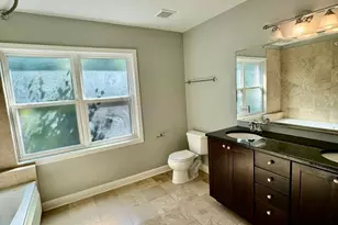 6433 N Damen Ave, Chicago, IL 60645 - Photo 9