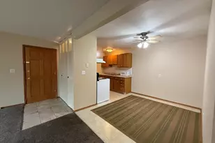 124 N Whistler A-7 Ave, Freeport, IL 61032 - Photo 3