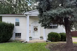 221 Murphy Dr, Romeoville, IL 60446 - Photo 1