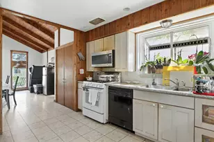 3814 W Sherwin Ave, Lincolnwood, IL 60712 - Photo 9