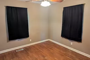 707 E Van Allen St, Tuscola, IL 61953 - Photo 9