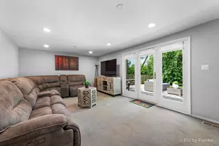 911 N Quince Ln, Mount Prospect, IL 60056 - Photo 9