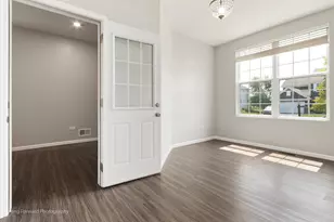 2003 Seaview Dr, Aurora, IL 60503 - Photo 9