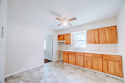 525 E Hickory Street, Watseka, IL 60970 - Photo 9