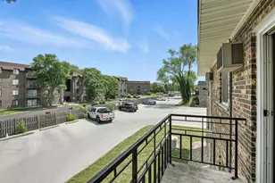 18205 Hart Dr, Homewood, IL 60430 - Photo 5