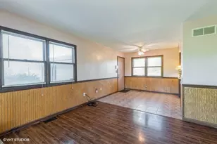 1607 Wheeler Rd, Kirkland, IL 60146 - Photo 13