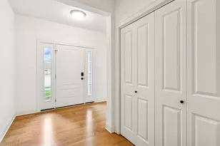 9014 Gloucester Rd, Woodridge, IL 60517 - Photo 3