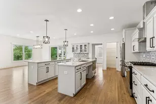 9014 Gloucester Rd, Woodridge, IL 60517 - Photo 7