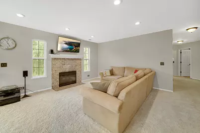 2623 Cobblestone Drive, Crystal Lake, IL 60012 - Photo 9