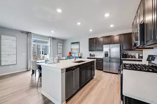 2898 Killarny Dr, Elgin, IL 60124 - Photo 7