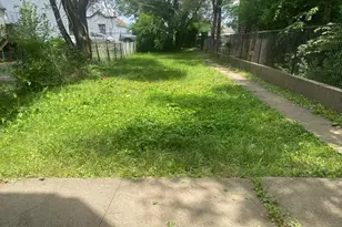 129 E Kensington Ave, Chicago, IL 60628 - Photo 3