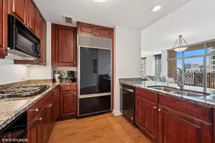 21 E Huron St, Chicago, IL 60611 - Photo 7