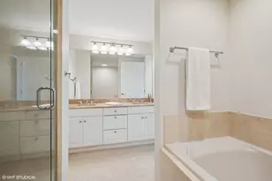 21 E Huron St, Chicago, IL 60611 - Photo 9