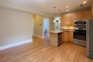 7635 1/2 N Greenview Ave, Chicago, IL 60626 - Photo 3