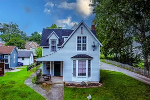 308 E Mulberry St, Watseka, IL 60970 - Photo 1