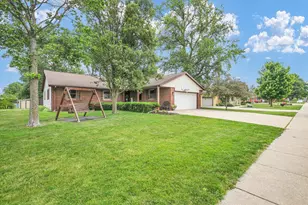 210 N Prospect Ave, Savoy, IL 61874 - Photo 3