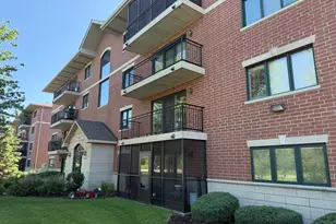 6820 W Winding Trail, Oak Forest, IL 60452 - Photo 1
