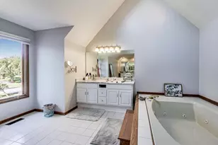 33 N Liberty Dr, South Barrington, IL 60010 - Photo 13