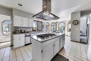 33 N Liberty Dr, South Barrington, IL 60010 - Photo 5